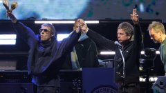 Как 90-те години оживяха в музиката на 2025-а