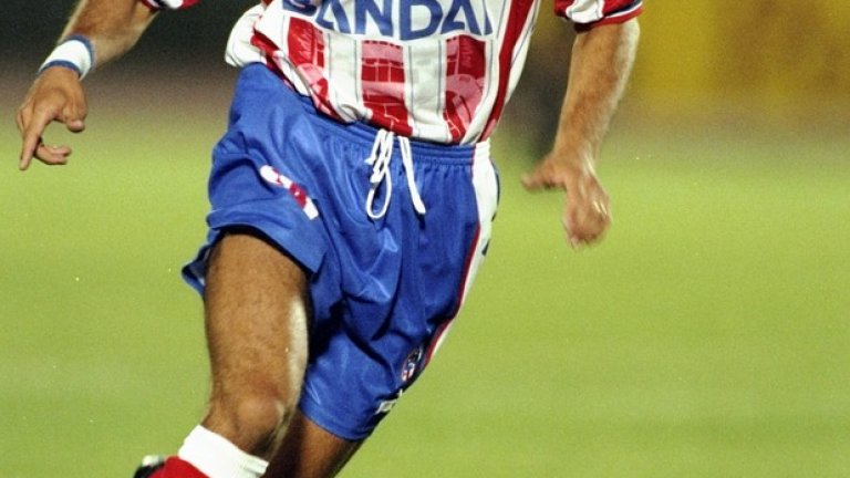 Диего Симеоне игра с №14 в шампионския сезон на Атлетико през 1996-а.