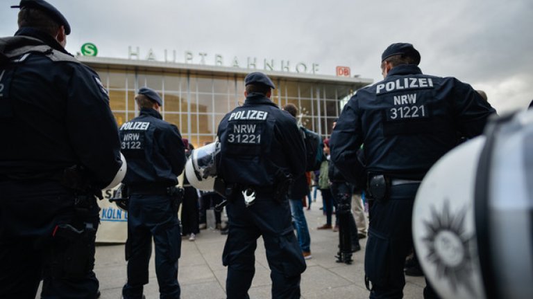 Полицията получи тежки критики за събитията в новогодишната нощ и ръководителят й Волфганг Алберс подаде оставка
