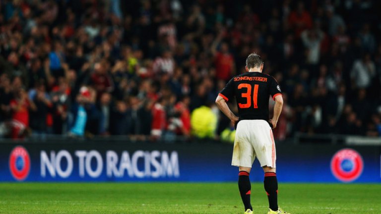 Юнайтед загуби при завръщането си в евротурнирите, след година пауза. 