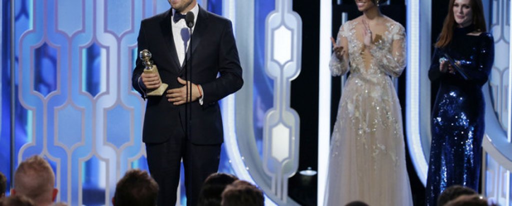 Леонардо ди Каприо получава наградата си за най-добър актьор