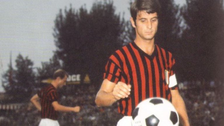 1969 г. Милан - Аякс 4:1, Купа на шампионите.
Джани Ривера (на снимката) блести като капитан на Милан, воден от Нерео Роко. Героят на финала обаче е друг - Пиерино Прати забива хеттрик, а в халфовата линия неуморими са Джовани Трапатони и Курт Хамрин.
Аякс се появява на голямата сцена и загатва какво предстои през 70-те, като младият Йохан Кройф играе първия си финал с №10 на гърба. Но е на губещата страна.