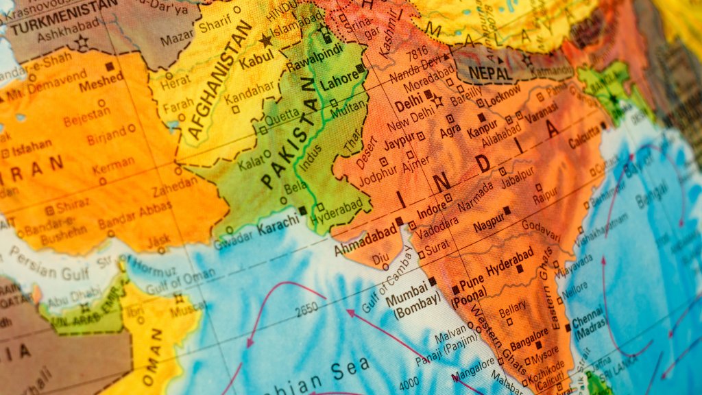 От империя към разлом: Индия, Пакистан и тежкото наследство на британската корона