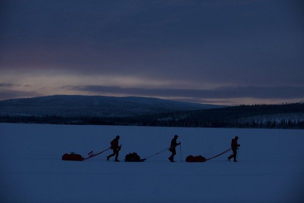 Арктически преход в Юкон, Канада (8 - 21 февруари).
Ако тръгнете да изминавате това разстояние с кола, ще ви трябват 7 часа и 57 минути за близо 650-те километра между Уайтхорс и Доусън на територията на Юкон. Така твърди google... 
Но надбягването не е с коли, а на ски и с огромни дисаги от екипировка, привързани за всеки от участниците. През 2013-а победителят пристигна на финала за 186 часа и 50 минути, а последният - за около 300 часа.
