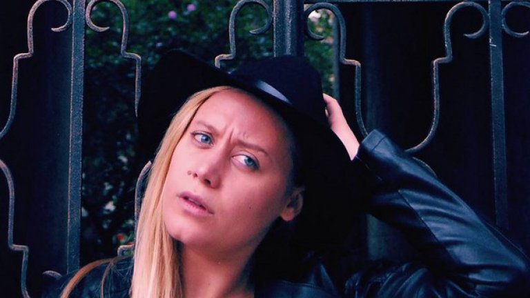 Камшиците на Рене в „Хълбоци и пеперуди"