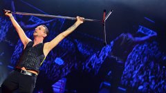 Depeche Mode се реваншираха с ценителски подбор на 33-годишното им творчество