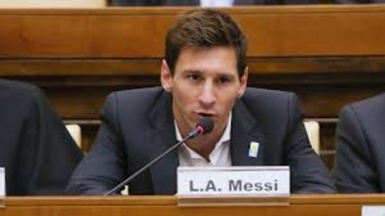Лионел Меси
Суперзвездата на Барселона бе осъден на 21 месеца и глоба от 2 млн. евро, защото е укрил данъци в размер на 4,16 млн. евро за период 2007-2009 г. Баща му пък получи условна присъда от 15 месеца за съучастие.