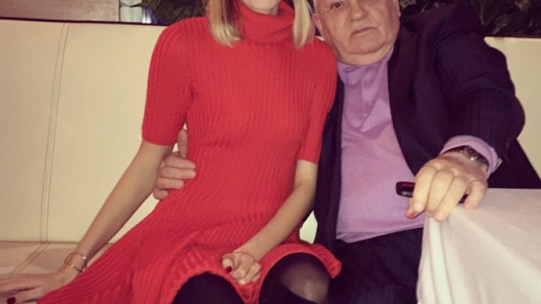 "Москва. На обед с президента Горбачов - чудесен и много добър човек... Желая ви здраве, Михаил Сергеевич", пише Перминова