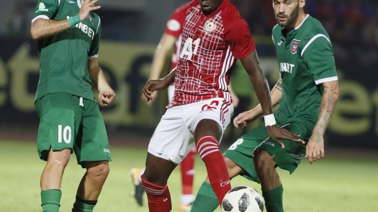 Али Соу влезе в игра в 65-ата минута на мястото на разочаровалия Мауридес и бързо заби два гола