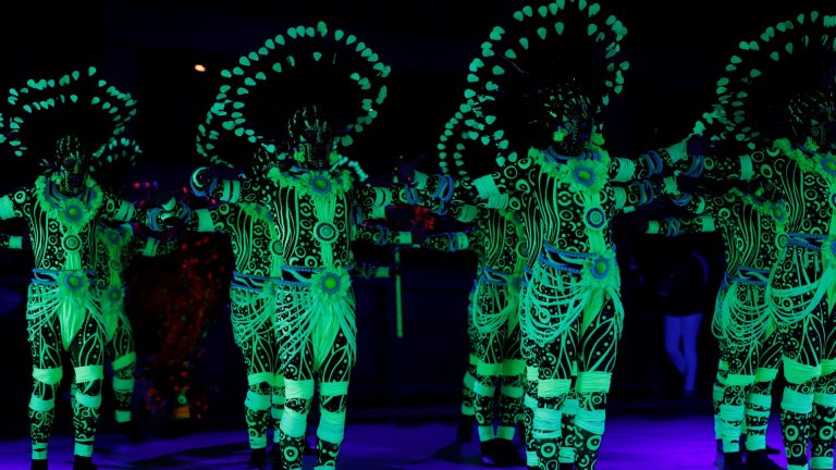 Карнавалът започна - Рио де Жанейро се отдава на парти и самба (снимки)