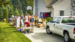 Колкото повече градове намерят начини да осигурят допълнителен подслон във вече съществуващи сгради (като гаражи например), и да улеснят издаването на разрешителни за промяна на предназначението на тези места и отдаването им под наем, толкова по-добре ще е за градовете.