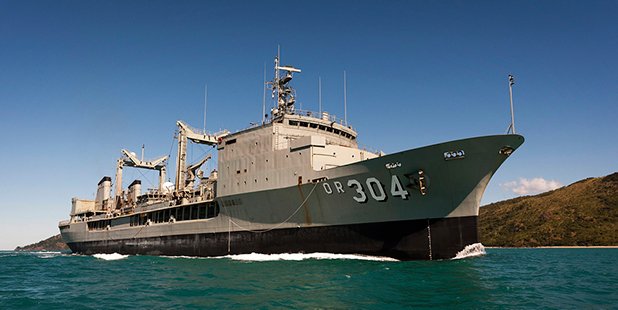 Ако бъдат локализирани останки, австралийският петролен танкер HMAS Success е готов да участва с крановете си