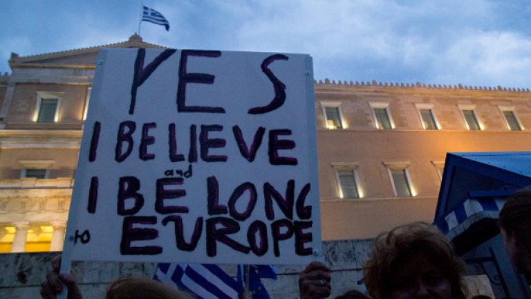 Призив за положителен вот в неделя отправиха хиляди от площада в Атина