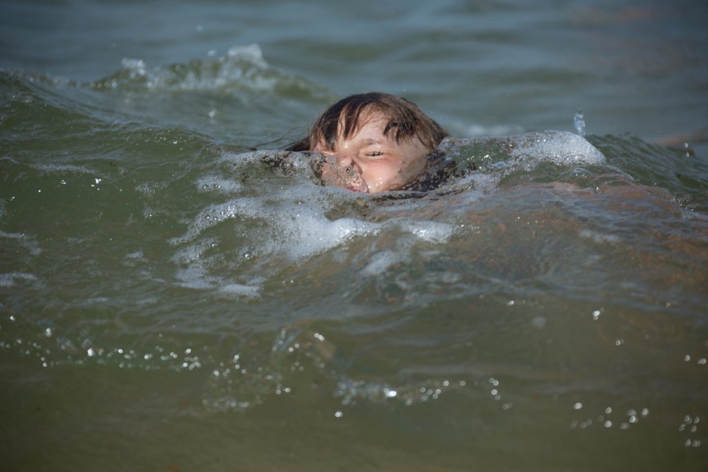 дете, вода, удавяне, плуване, море