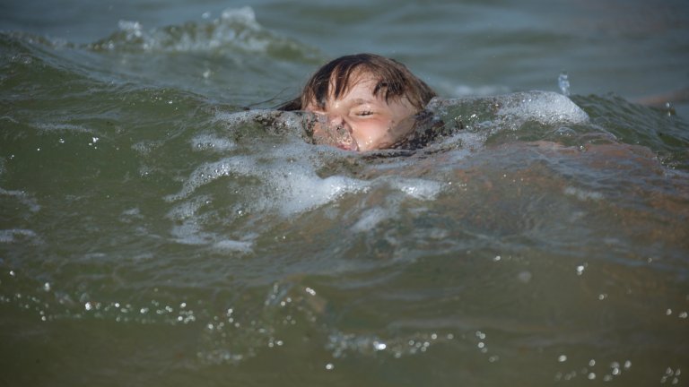 дете, вода, удавяне, плуване, море