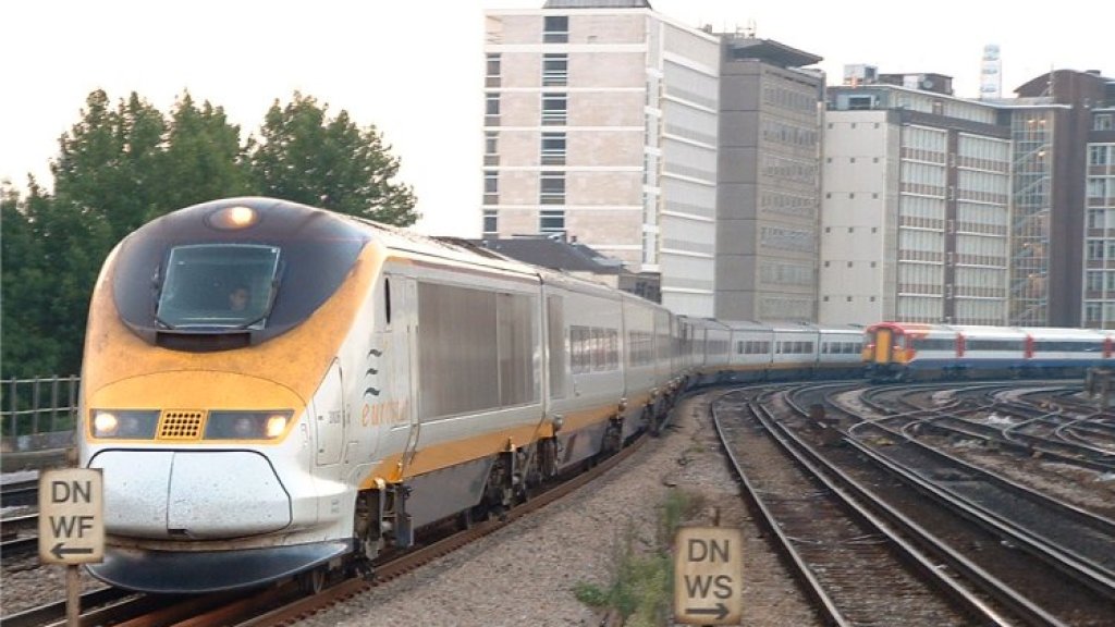 Eurostar_at_Vauxhall