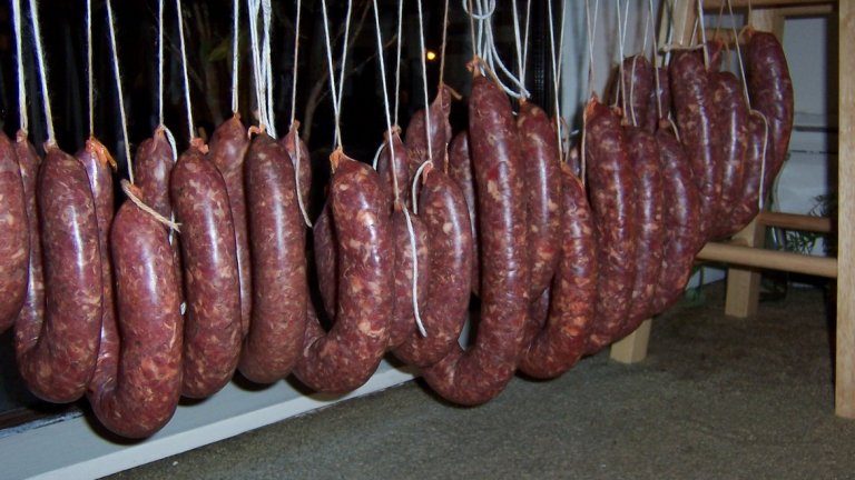 Какво е правил Мартинов с 4 тона суджук?