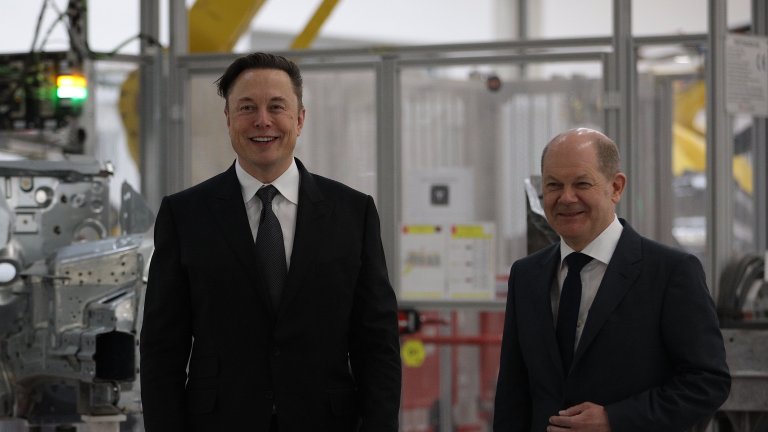 Двата най-нови автомобилни завода на Tesla - компанията за електромобили