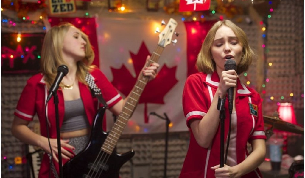 Лили-Роуз Деп в първата си роля в Yoga Hosers