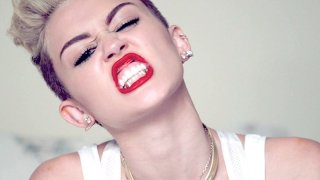 MTV избра Майли Сайръс за изпълнител на годината