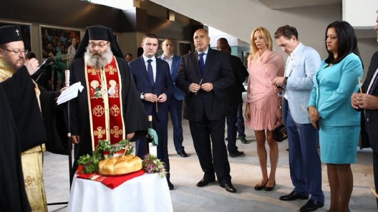 "Като собственици на Лудогорец, за мен и брат ми изграждането на модерен стадион стои на едно от челните места", написа бизнесменът.