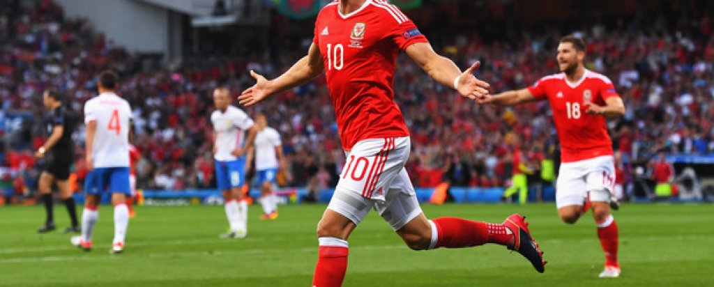 Аарън Рамзи даде началото на класиката
Great goal from Aaron Ramsey to put #WAL 1-0 up! pic.twitter.com/VoT5XT0BwV— From The Stands (@FromTStands) June 20, 2016