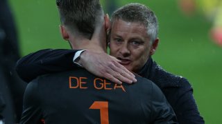 Някои попитаха защо Солскяер не е пуснал Дийн Хендерсън вместо Давид де Хеа за дузпите. Няма гаранция, че англичанинът щеше да се справи по-добре, но една такава промяна поне щеше да покаже, че Оле има топки и че е готов да направи всичко за победата.