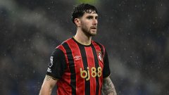 Бранител на Борнемут е между Барселона и Ливърпул