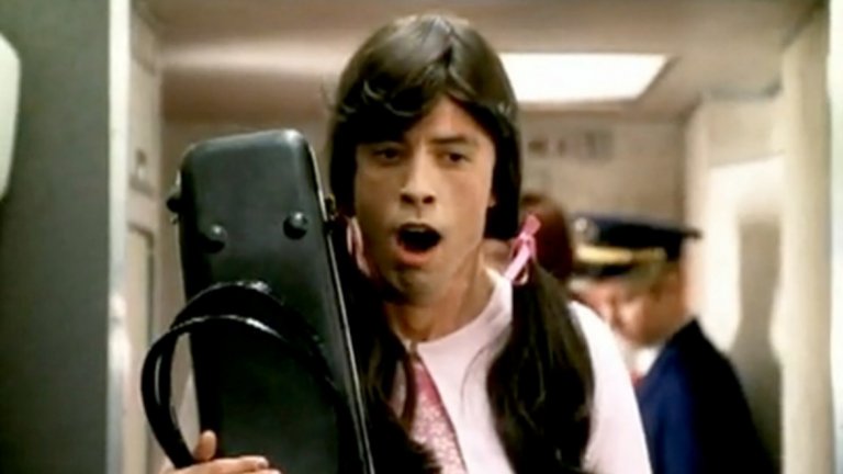 Foo Fighters - Learn To Fly 
Foo Fighters са от онези групи, които успяха да хванат еволюцията в звученето на рока от края на 90-те и началото на новия век и да го моделират. Този нов дух на музиката се усеща ясно в Learn To Fly и основната мелодия на парчето.