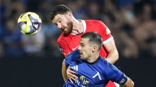 Левашки голове провалиха Левски пред страхотната "синя" публика