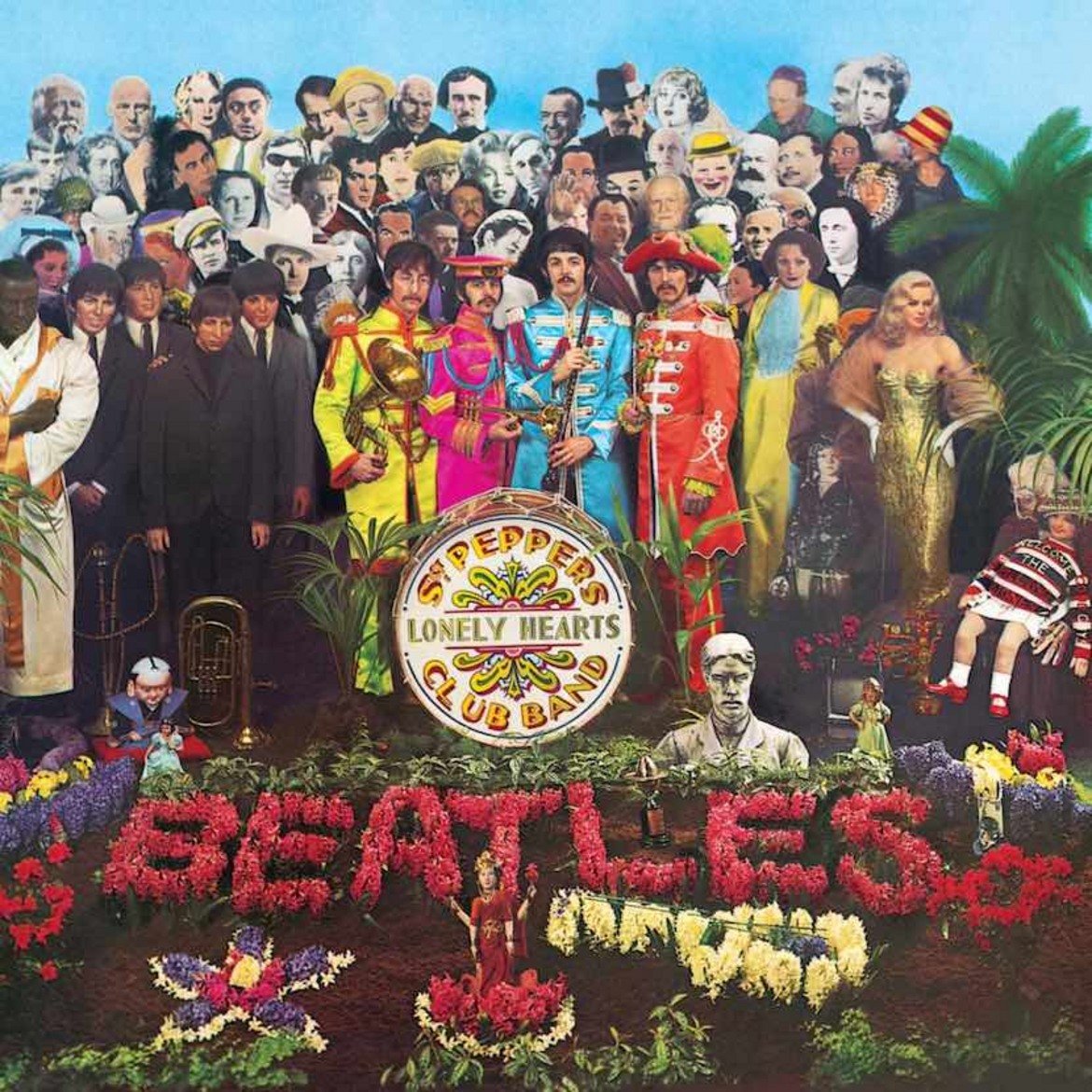 Корицата на Sgt. Pepper, 1967
Дизайнер: Джан Хоуторн и Питър Блейк


Sgt. Pepper на Бийтълс от 1967 г. е първият концептуален албум, който завинаги размива границите между популярната и "сериозната" музика. Художникът Питър Блейк получава задачата да изработи графичния дизайн за обложката и създава диво еклектичен фотомонтаж, оригинален и вдъхновяващ като музиката, която "опакова". Във всеки аспект това е върховен момент в поп-културата.