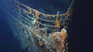 1280px-Titanic_wreck_bow
