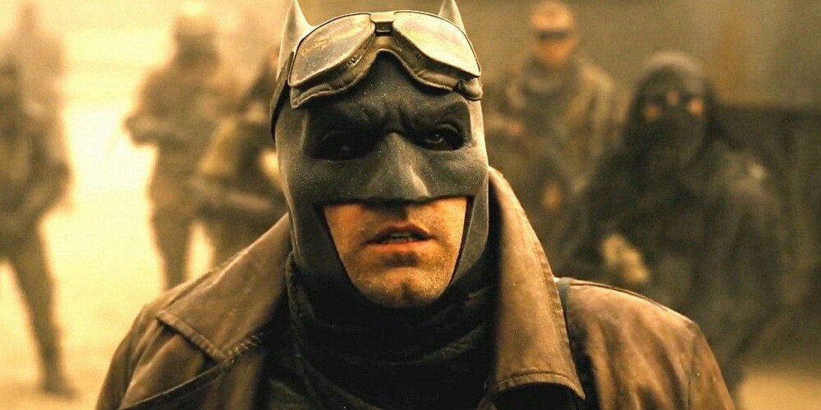 Разкрива, че се е отказал от ролята на Батман след като е показал сценария за следващия филм на някого, а човекът отсреща му е казал, че тази роля ще накара Афлек "да се пропие до смърт".