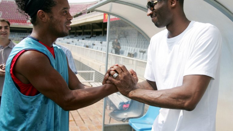 С Роналдиньо - един от двамата, които запалват любовта към Барселона у Кобе