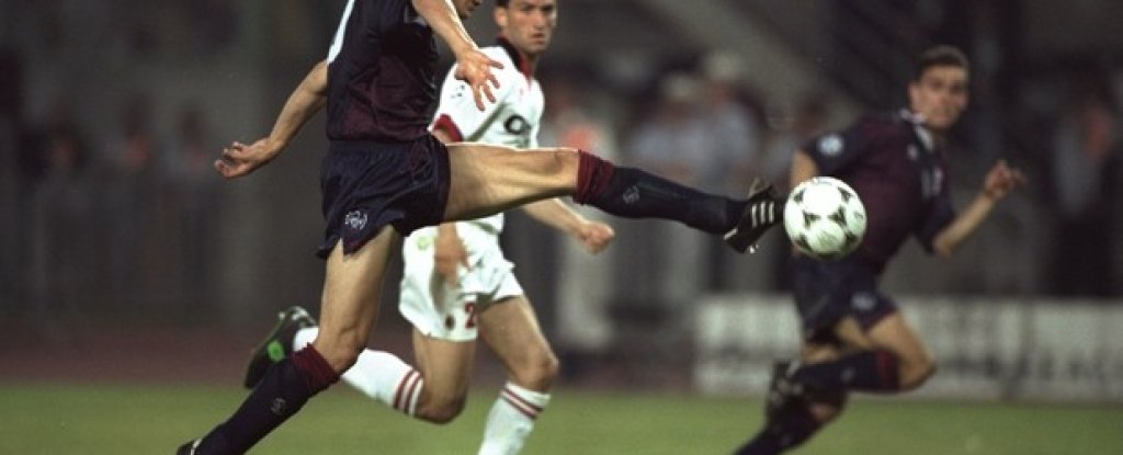 Яри Литманен
Смятан за най-добрия финландски футболист в историята, Литманен си спечели трансфер в Барселона през 1999 г., но периодът му на „Камп Ноу“ бе белязан от контузии. Изкара 12 магически месеца в Ливърпул, където вдигна и Купата на УЕФА през 2001 г. Върна се в Аякс, където отново не изкара дълго и приключи кариерата си в родния Хелзинки. Според много анализатори пътят му в кариерата не респондира напълно с таланта, който имаше. Литманен има 137 мача за националния отбор на Финландия, отбелязвайки 32 гола.