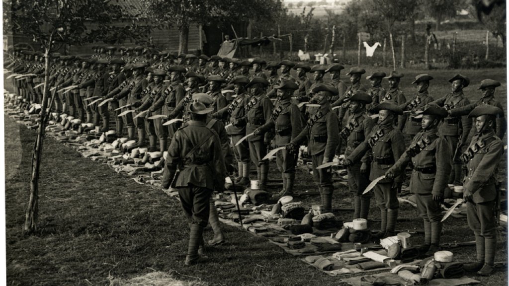 1-4th_Gurkhas_at_kit_inspection_showing_kukris_(Photo_24-98)