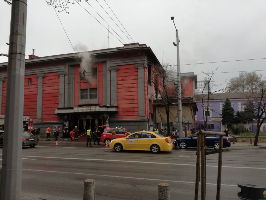 Гори покривът на Син Сити