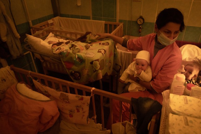 Болницата в Херсон, която приютява сирачетата, за да не бъдат отвлечени