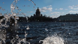 Штормовое предупреждение и угроза наводнения в Санкт-Петербурге