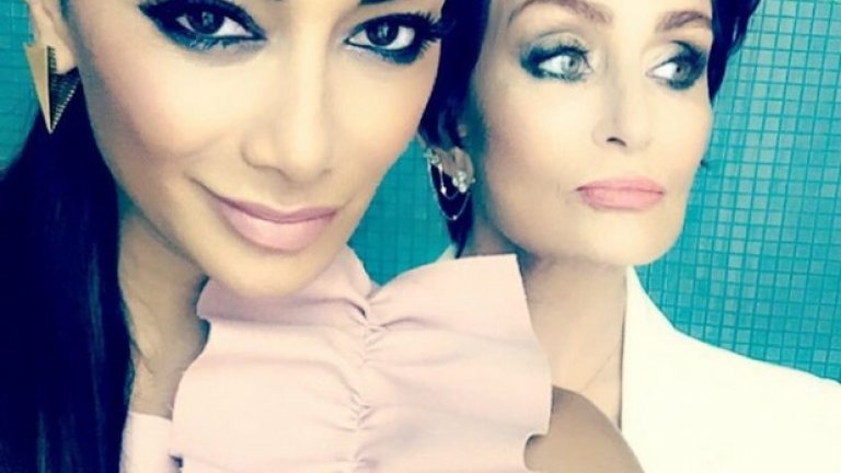 С Шарън Озборн зад кулисите на X Factor