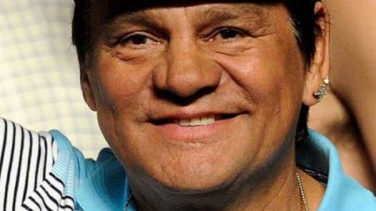 7. Роберто Дюран.
Панамецът с прякор "Каменни ръце" бе доминираща сила в лека категория през 70-те (държи световната титла 8 години). В 11 от 12-те защити съперниците не издържаха докрай.
Разбива безпощадно всяка защита с мощни удари, печели титлата и в средна категория през 80-те, което му отрежда място в класацията на великите.
Постижение: 119 боя, 103 победи, 70 нокаута, 16 загуби.