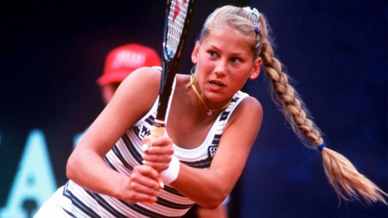 Как изглеждаха Курникова и Шарапова, когато бяха на 16 (видео)