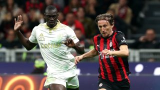 Милан се изложи срещу последния и рискува да изпусне първото място