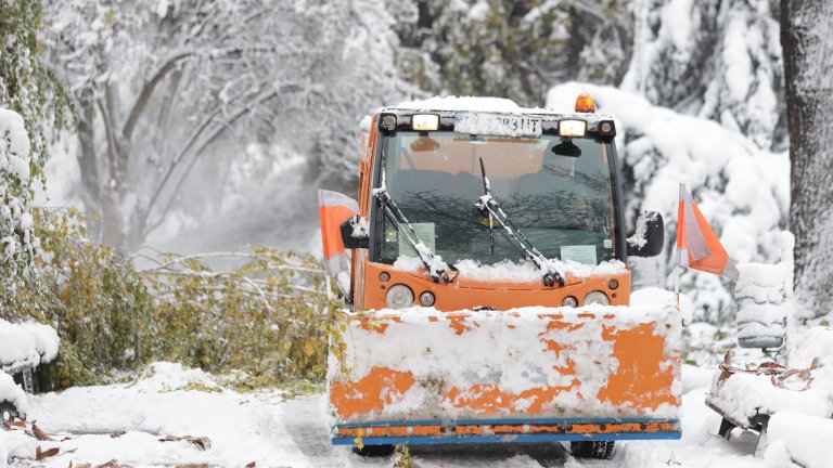 До 35 см сняг в София - спрял ток и промени в градския транспорт (снимки)