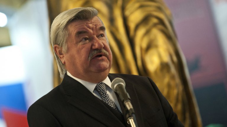 "Постоянно чувам - ние сме малка страна, какво можем да направим сами. Тази позиция не е особено продуктивна", коментира Исаков