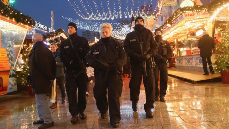В BKA се шегуват, че вече не им останаха имена, за да кръстят поредното Специално звено за разследване (BAO): през 2016 вече бяха създадени групите Януари, Гара, Скаут, Галакси, Зенит, Конвой и Сокол. Сега вече има и BAO Коледен базар.