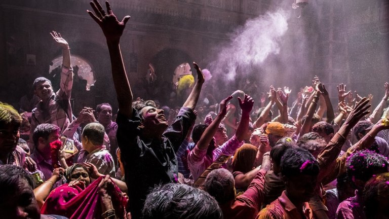 Да се къпеш в цветовете на любовта и веселието