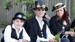 "Стиймпънк" британско семейство на готик фестивал