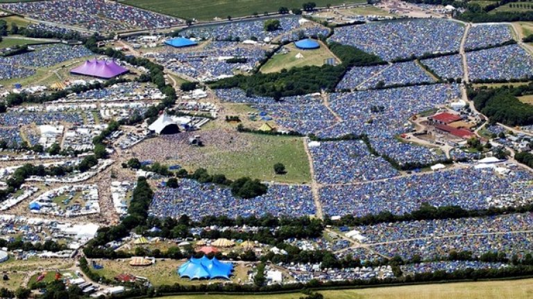 Провеждащият се от 1970 година насам Гластънбъри в Англия е един от най-добрите муикални фестивали в света