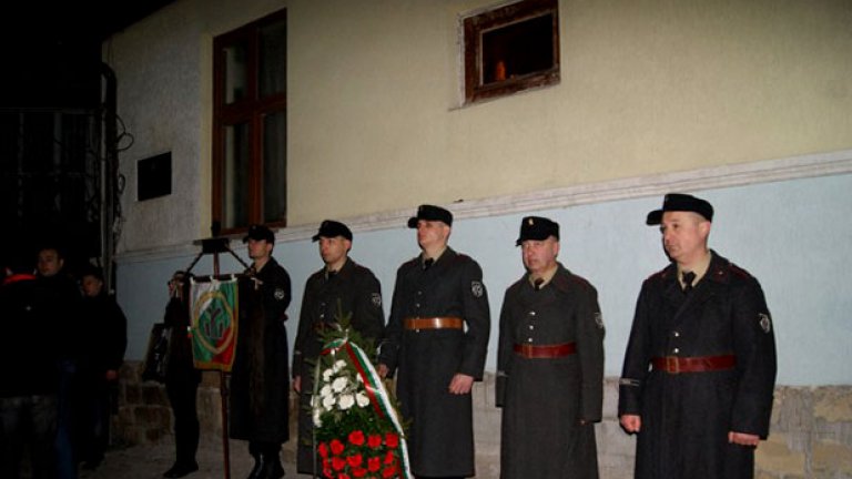 На кого му стиска да забрани Луковия марш